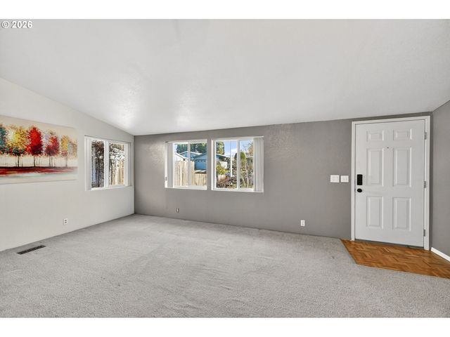 1691 Se CEDAR CREEK Pl, Gresham, OR 97080