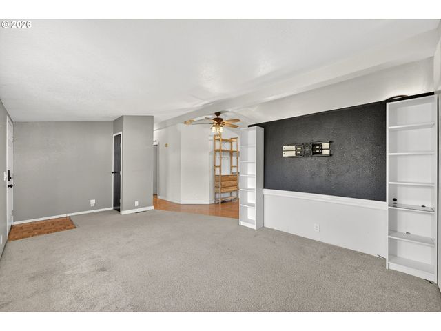 1691 Se CEDAR CREEK Pl, Gresham, OR 97080