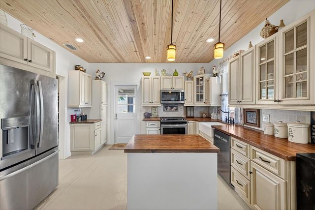 6207 MAIN STREET, New Port Richey, FL 34653