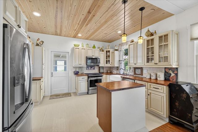 6207 MAIN STREET, New Port Richey, FL 34653