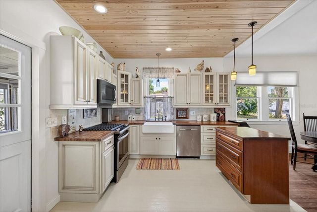 6207 MAIN STREET, New Port Richey, FL 34653