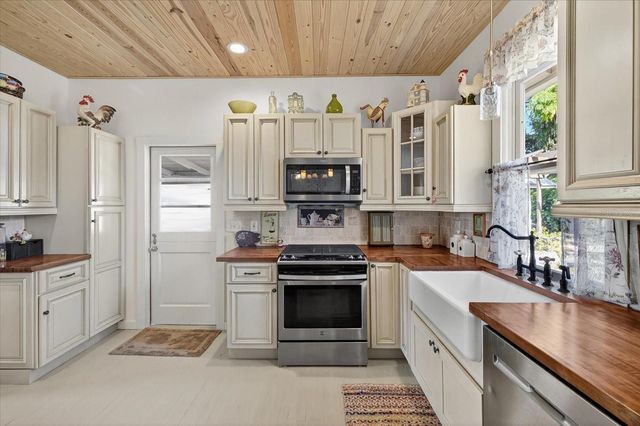 6207 MAIN STREET, New Port Richey, FL 34653