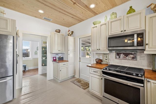 6207 MAIN STREET, New Port Richey, FL 34653