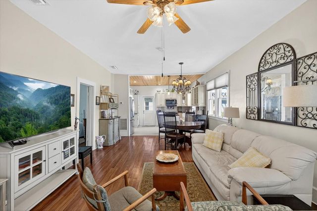 6207 MAIN STREET, New Port Richey, FL 34653