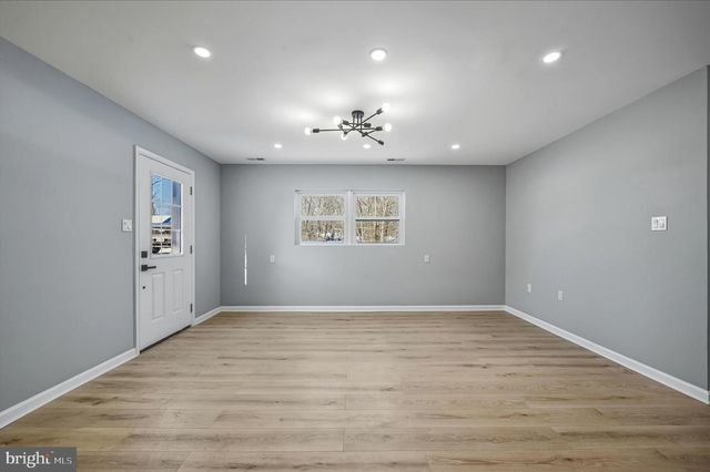 110 ELAINE DR, Winchester, VA 22602