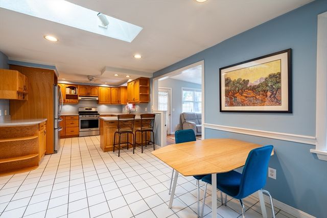 6 Bexley Dr, Hudson, MA 01749