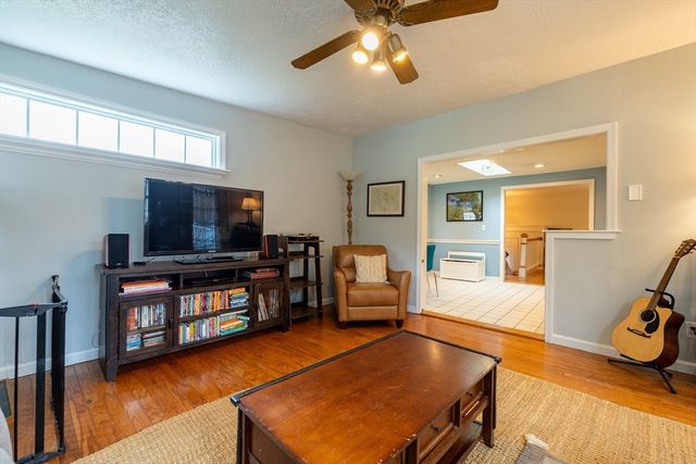 6 Bexley Dr, Hudson, MA 01749