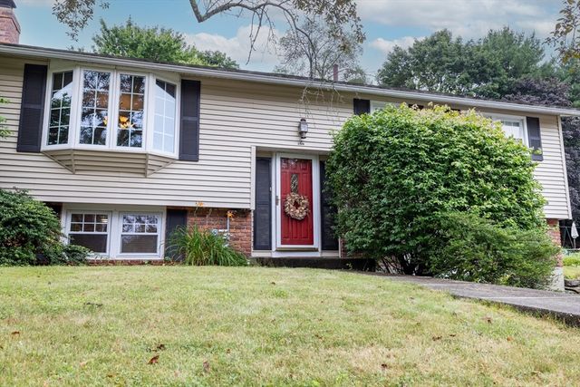 6 Bexley Dr, Hudson, MA 01749