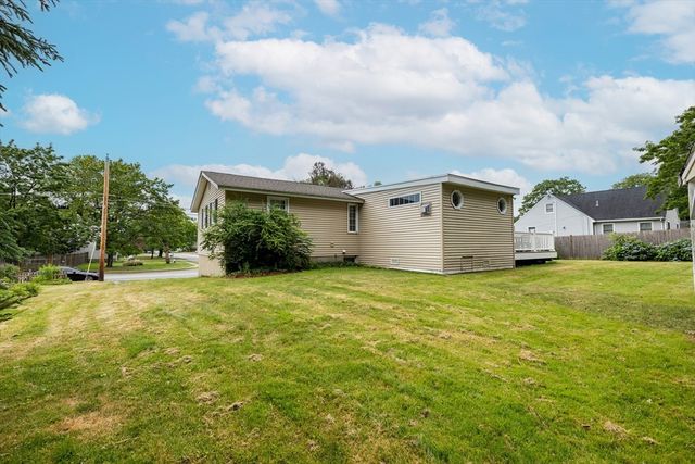 6 Bexley Dr, Hudson, MA 01749