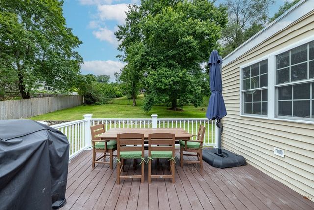 6 Bexley Dr, Hudson, MA 01749