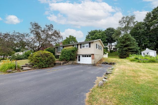 6 Bexley Dr, Hudson, MA 01749