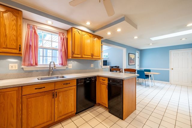 6 Bexley Dr, Hudson, MA 01749