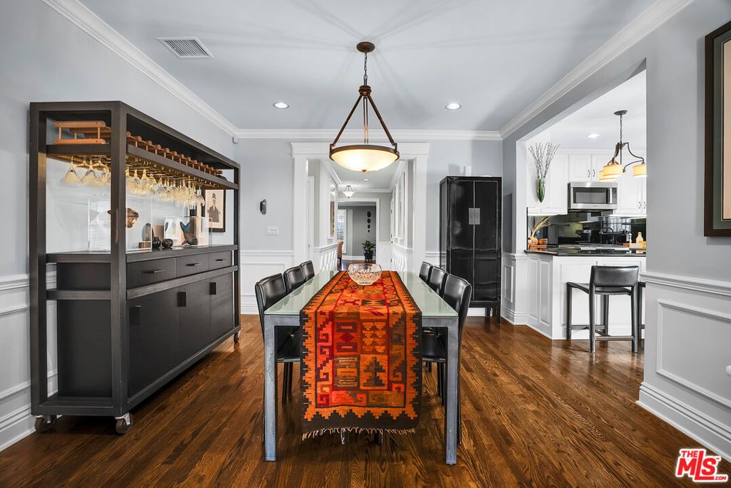 Image 16 of property listing at 3925 S Norton Avenue, Los Angeles, CA 90008