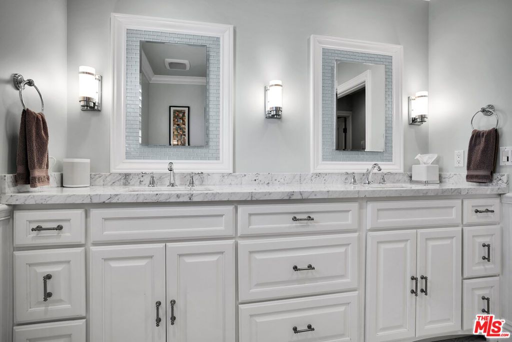 Image 19 of property listing at 3925 S Norton Avenue, Los Angeles, CA 90008