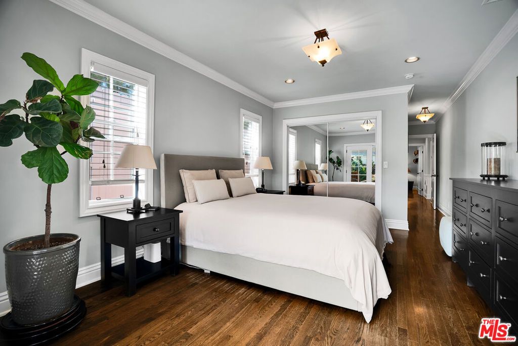 Image 21 of property listing at 3925 S Norton Avenue, Los Angeles, CA 90008