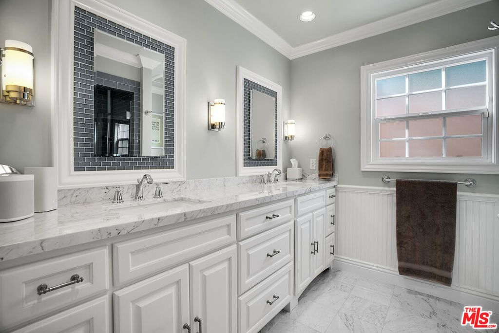 Image 22 of property listing at 3925 S Norton Avenue, Los Angeles, CA 90008