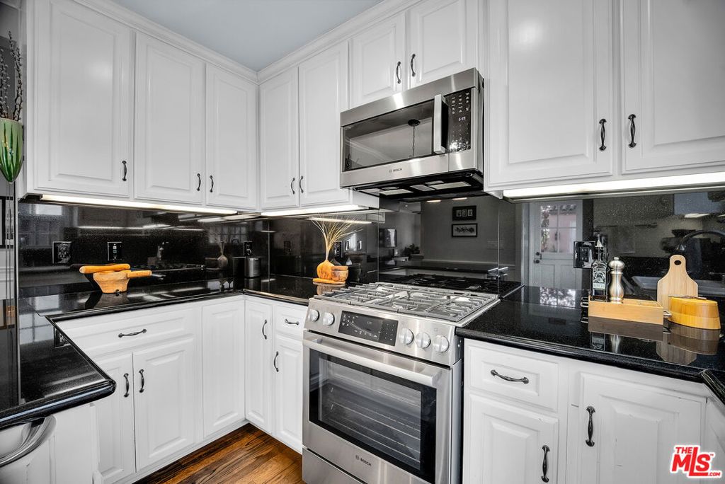 Image 29 of property listing at 3925 S Norton Avenue, Los Angeles, CA 90008