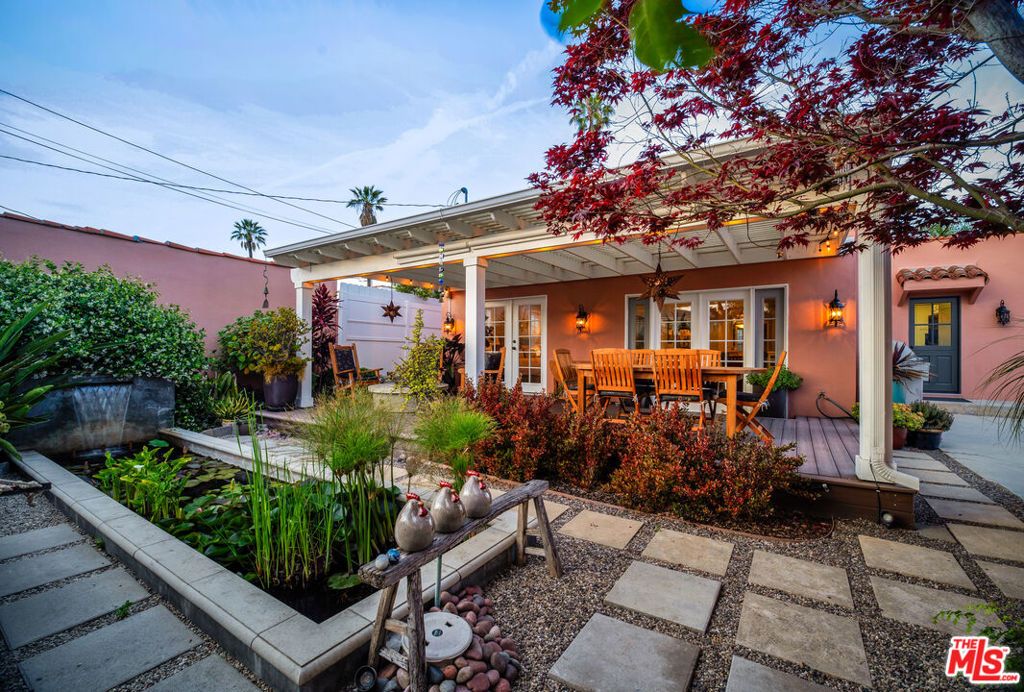 Image 35 of property listing at 3925 S Norton Avenue, Los Angeles, CA 90008