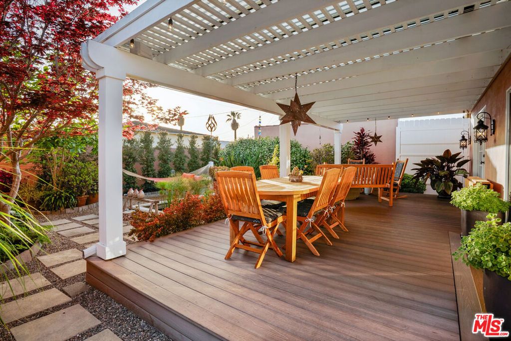 Image 39 of property listing at 3925 S Norton Avenue, Los Angeles, CA 90008