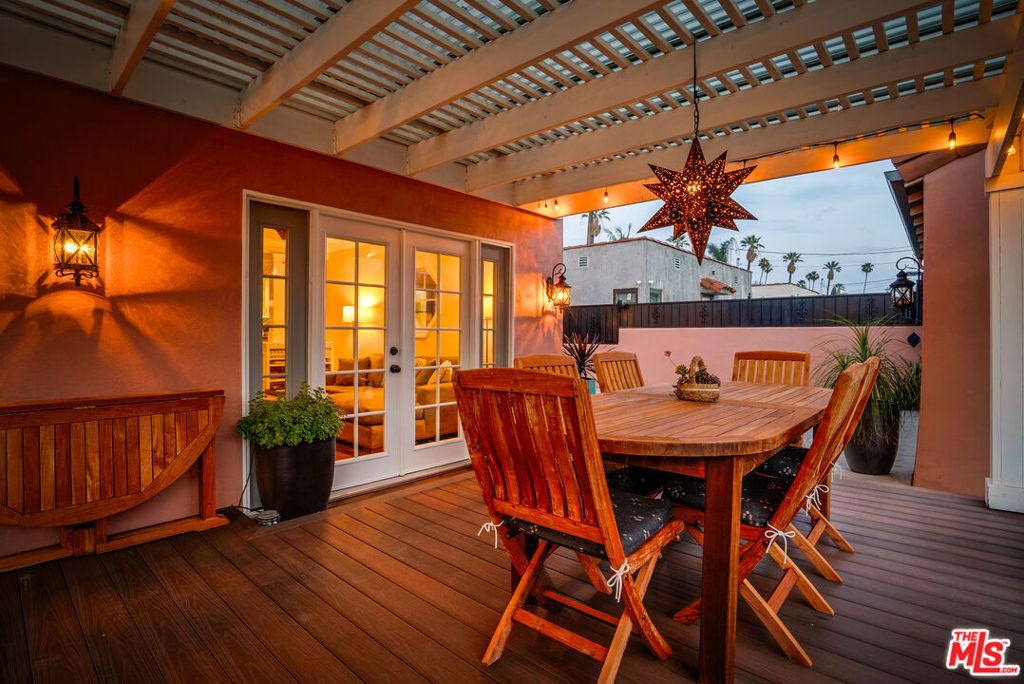 Image 42 of property listing at 3925 S Norton Avenue, Los Angeles, CA 90008