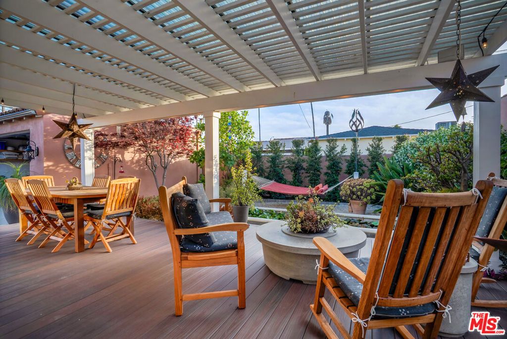 Image 44 of property listing at 3925 S Norton Avenue, Los Angeles, CA 90008