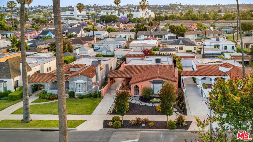 Image 53 of property listing at 3925 S Norton Avenue, Los Angeles, CA 90008