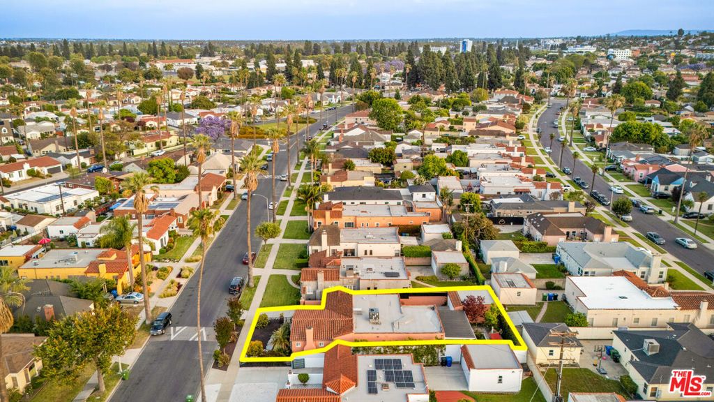 Image 55 of property listing at 3925 S Norton Avenue, Los Angeles, CA 90008