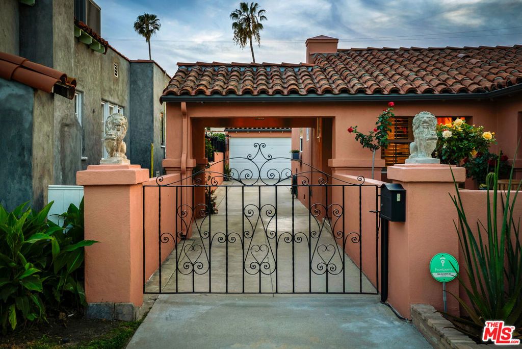 Image 59 of property listing at 3925 S Norton Avenue, Los Angeles, CA 90008