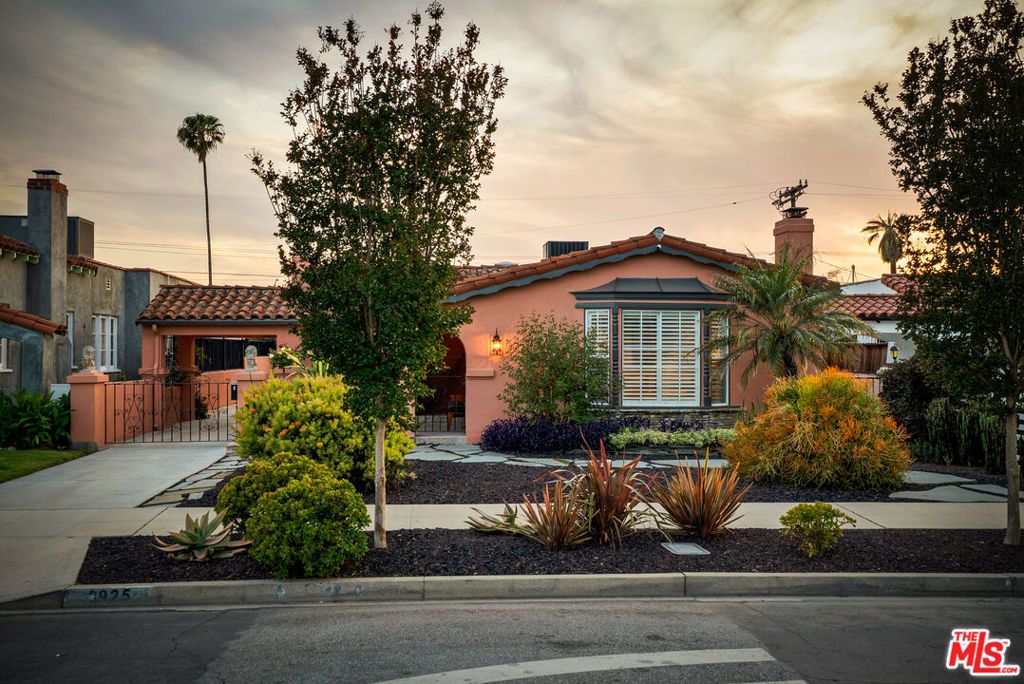 Image 60 of property listing at 3925 S Norton Avenue, Los Angeles, CA 90008
