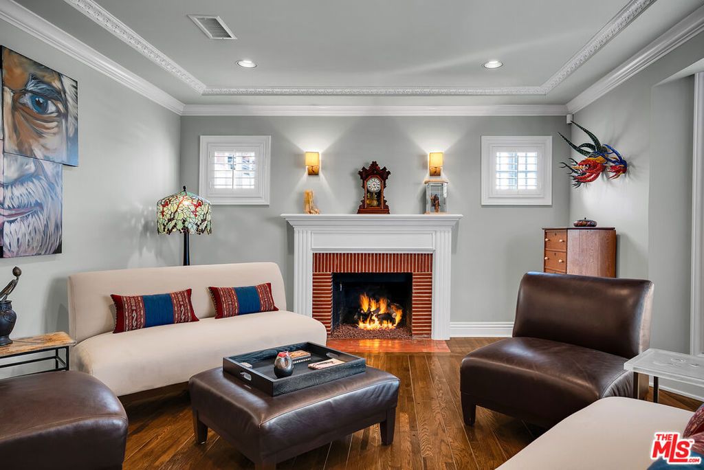 Image 9 of property listing at 3925 S Norton Avenue, Los Angeles, CA 90008