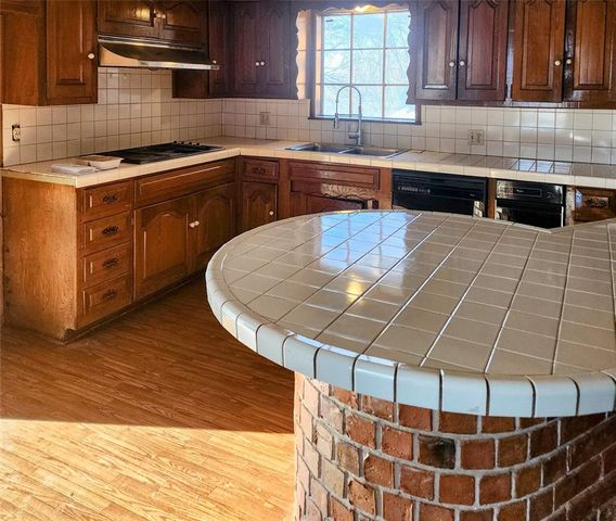 12717 S Couts Drive, Mustang, OK 73064