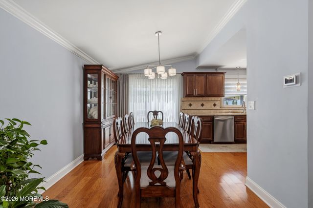 88 Montrose Avenue, Colonia, NJ 07067