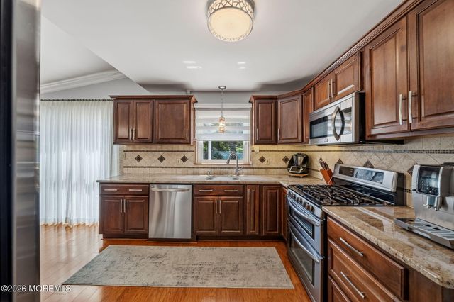 88 Montrose Avenue, Colonia, NJ 07067