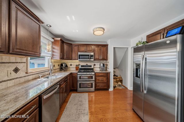 88 Montrose Avenue, Colonia, NJ 07067