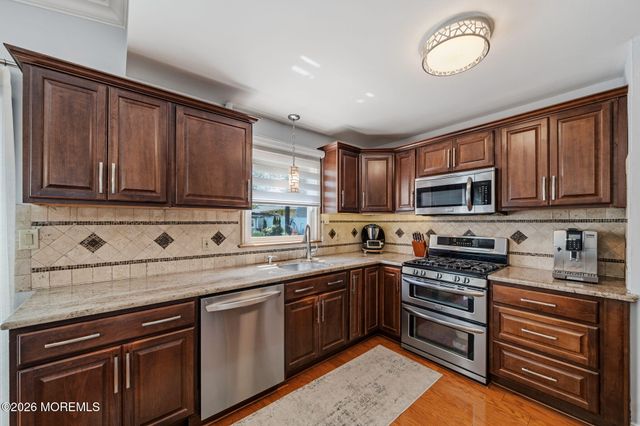 88 Montrose Avenue, Colonia, NJ 07067