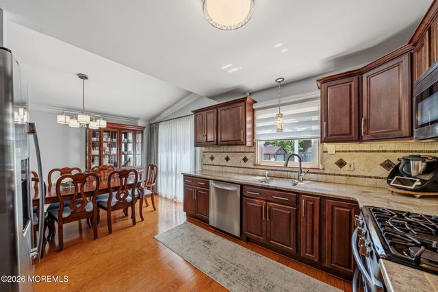 88 Montrose Avenue, Colonia, NJ 07067