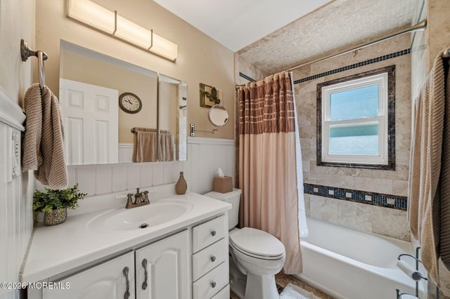 88 Montrose Avenue, Colonia, NJ 07067