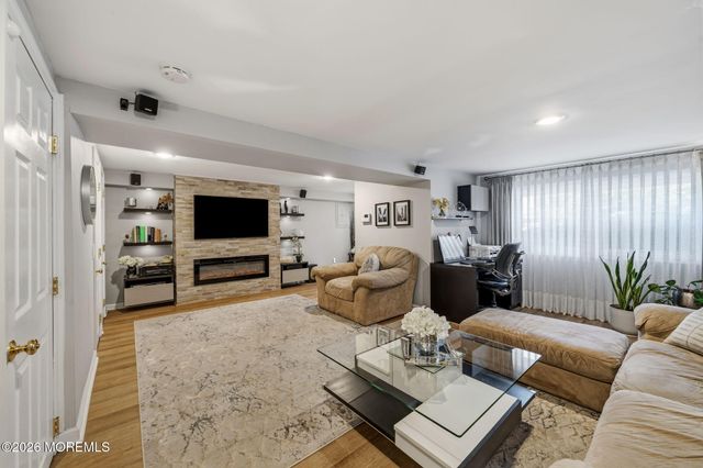88 Montrose Avenue, Colonia, NJ 07067