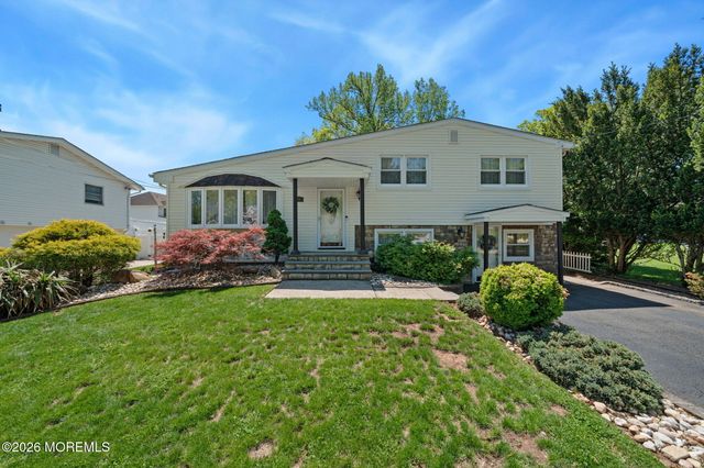 88 Montrose Avenue, Colonia, NJ 07067
