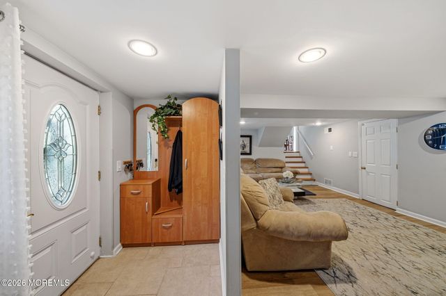 88 Montrose Avenue, Colonia, NJ 07067