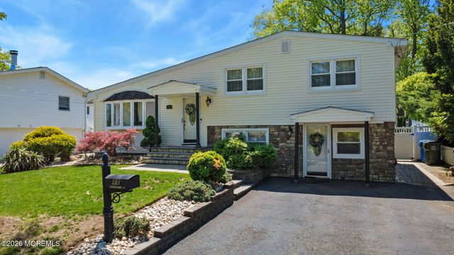 88 Montrose Avenue, Colonia, NJ 07067