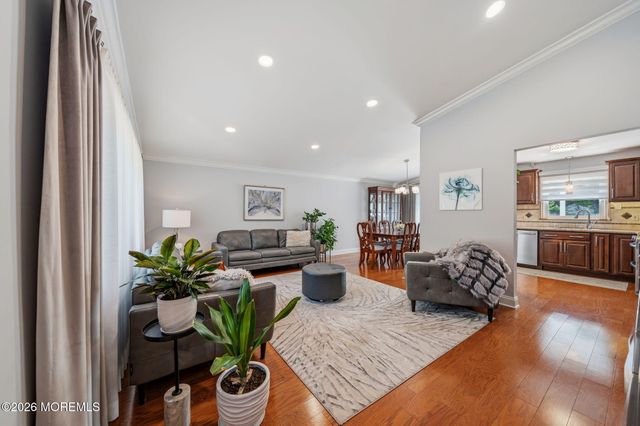 88 Montrose Avenue, Colonia, NJ 07067