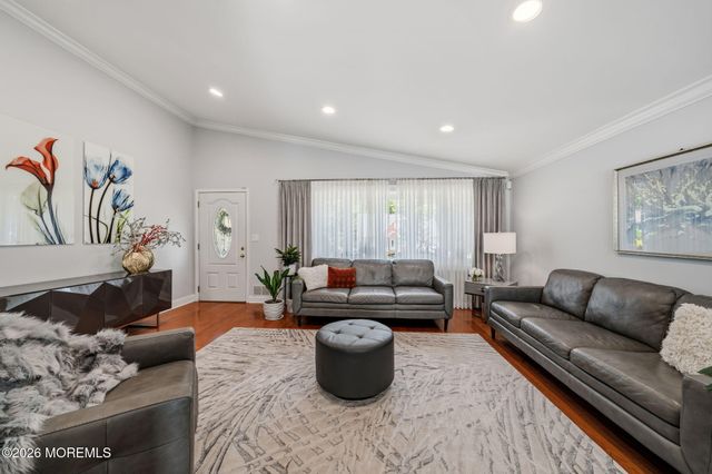 88 Montrose Avenue, Colonia, NJ 07067