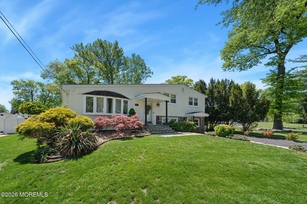 88 Montrose Avenue, Colonia, NJ 07067
