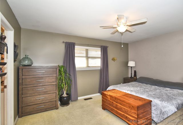 9456 E 39th Street, Tulsa, OK 74145