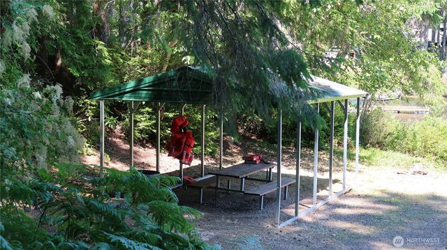 431 NE Collins Lake Dr., Tahuya, WA 98588
