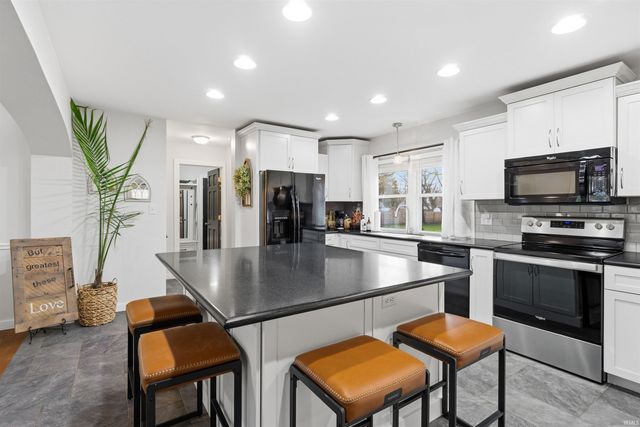 1310 W Woodland Drive, Marion, IN 46952