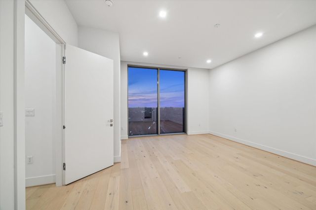 1711 Allen Parkway 2402, Houston, TX 77019