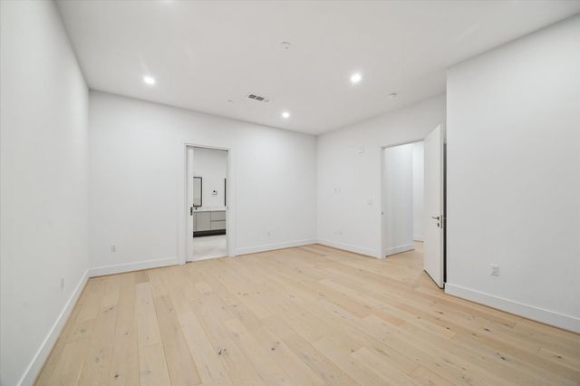 1711 Allen Parkway 2402, Houston, TX 77019