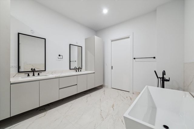 1711 Allen Parkway 2402, Houston, TX 77019